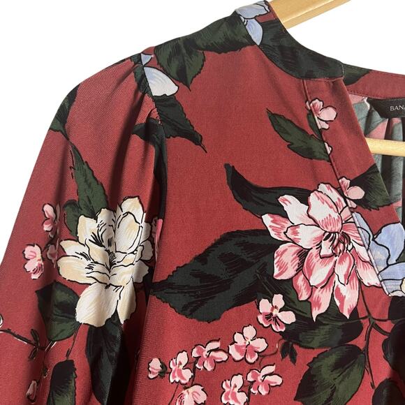 Banana Republic Red Floral Print 3/4 Long Sleeve Split V-Neck Popover Blouse XS - Picture 4 of 9